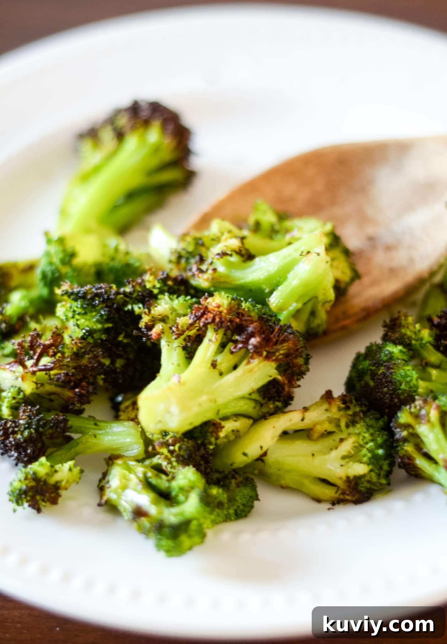 Perfectly Crispy Air Fryer Broccoli in 10 Minutes 2 Air Fryer Broccoli in 10 Minutes!