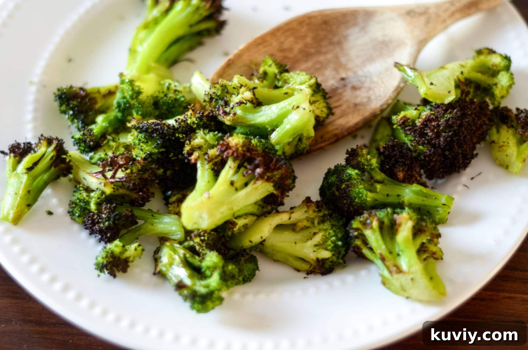 Perfectly Crispy Air Fryer Broccoli in 10 Minutes 5 Air Fryer Broccoli in 10 Minutes!