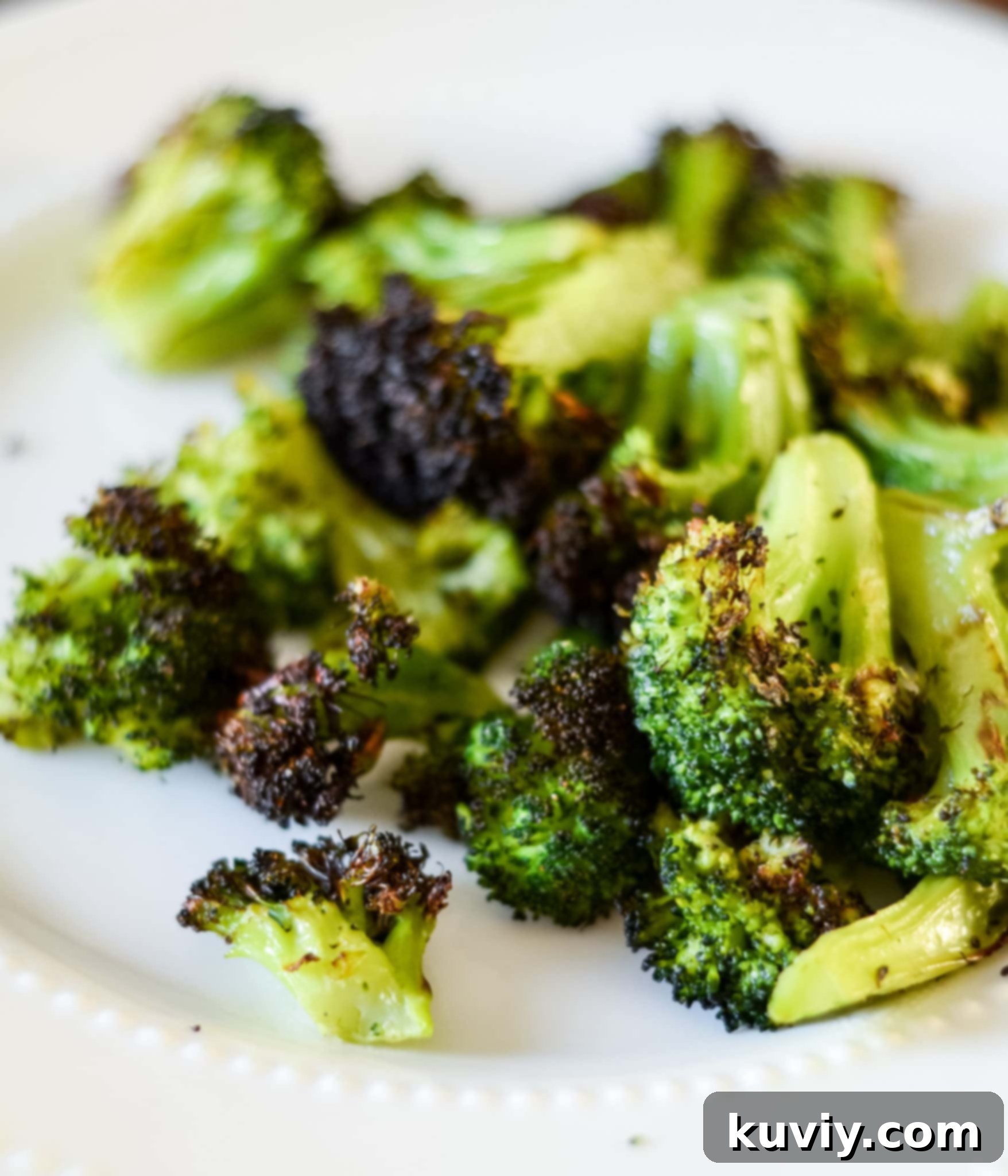 Perfectly Crispy Air Fryer Broccoli in 10 Minutes 6 Air Fryer Broccoli in 10 Minutes!